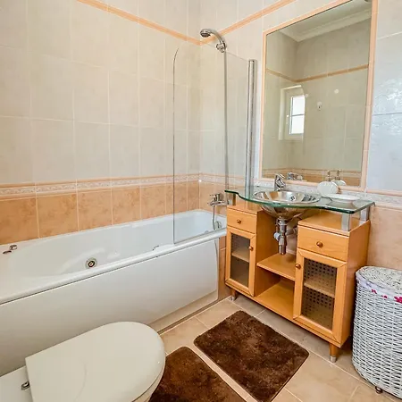 Homes Paradise View With 3 Bedrooms & 2 Swimming Pools *